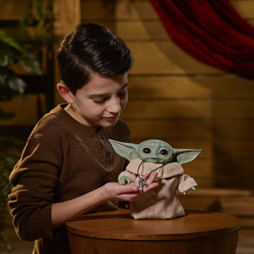 STAR WARS Figura The Child (Baby Yoda) Animatronic Inspirado na Série The Mandalorian - F1119 - Hasbro, Verde e bege
